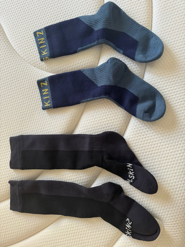 SEALSKINZ WATERPROOF SOCKS (MEDIUM) - 2 PAIRS
