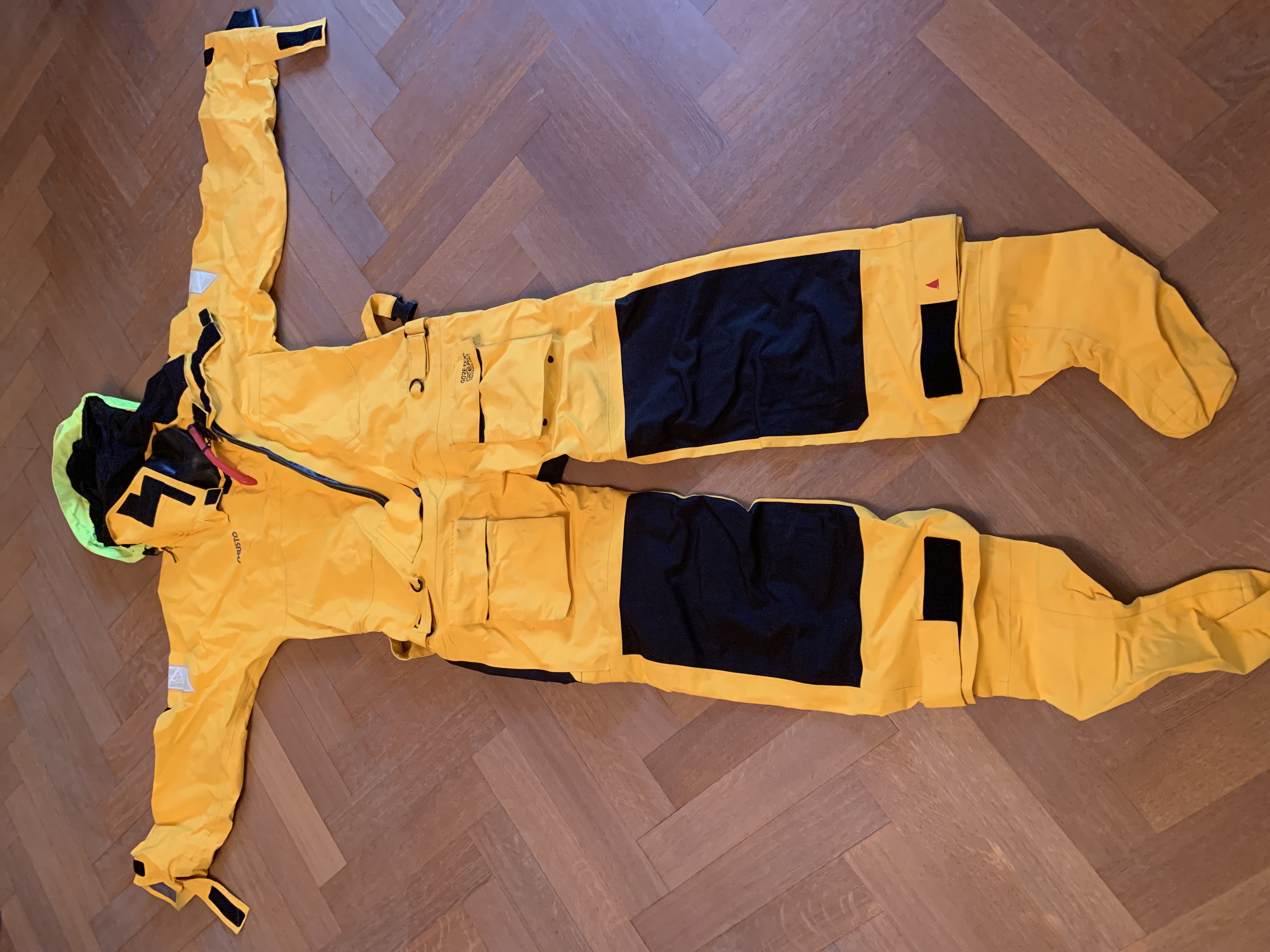 Musto HPX dry suit - size large - like new condition (Large)